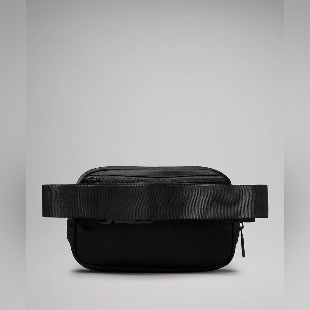 LuluLemon Everywhere Belt Bag in Black - Picture 7 of 7